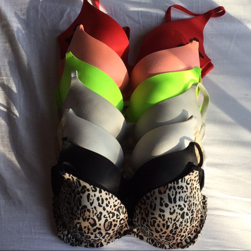 Victoria’s Secret bra bundle size: 34 D